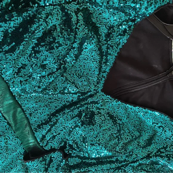 Emerald Green Sequin Gown - Picture 6 of 7